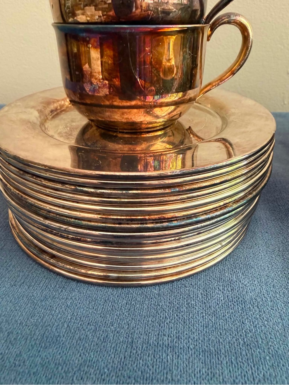 Oneida Iridescent Gold and Copper Dinner Plate and Cup Set